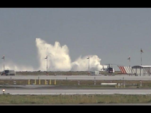 Big waves at the airport !