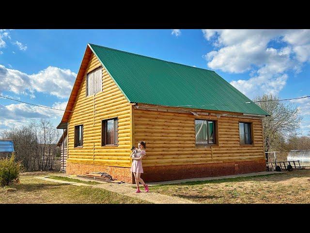 I bought a house in the village - I feed the chickens, create comfort