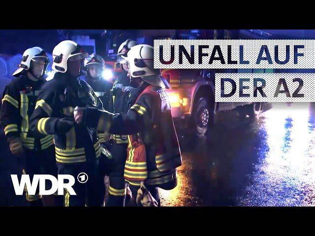 Eingeklemmte Person auf Autobahn | S01/E05 | Feuer & Flamme | WDR