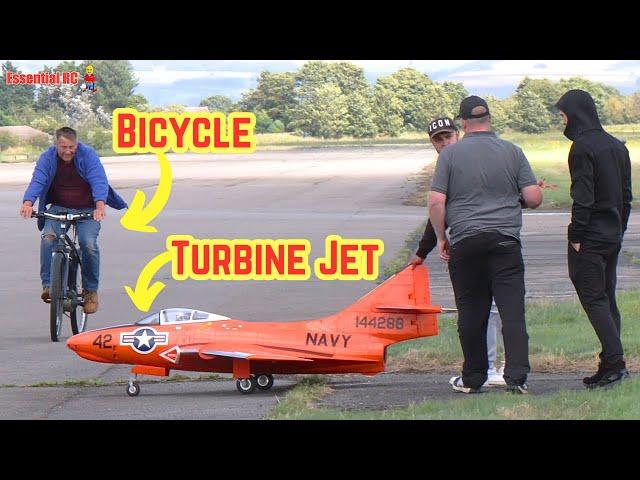 PRE-SHOW TEST FLIGHT ! Grumman F-9 Cougar turbine jet