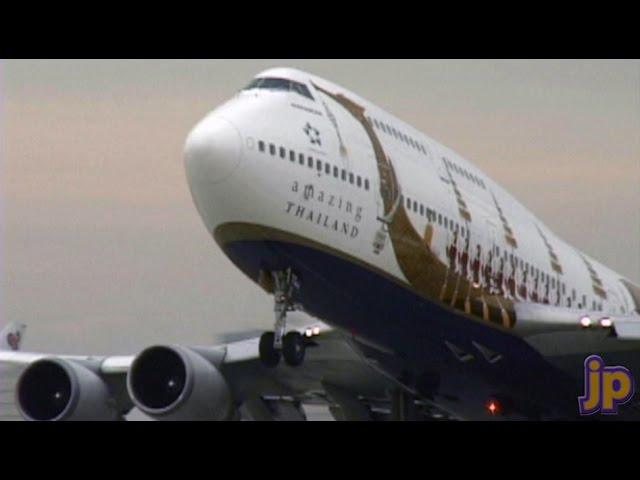 Fantastic LAX Runway Action (2001)