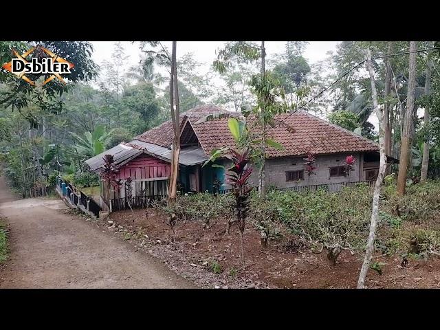 Rumah sederhana terpencil,di jalan sepi dekat kuburan,