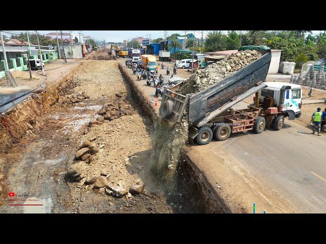 Huge Rock Loading Fail Dump Trucks Clear Of Build Foundation Rad With Skills Work Dozer Komatsu D4C