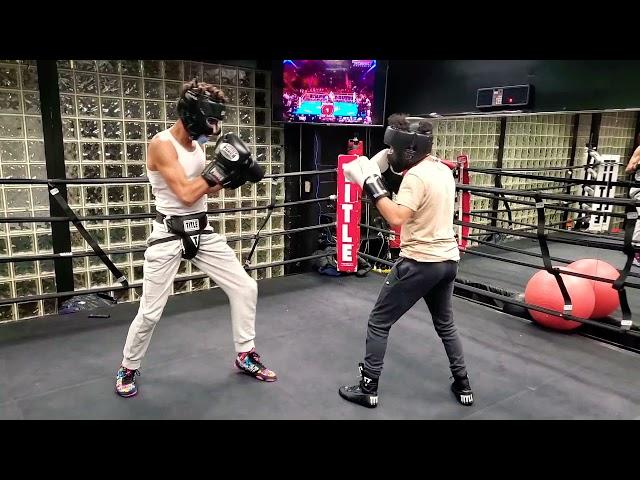 LIGHTWEIGHT BOXING SPARRING (BEGINNERS)