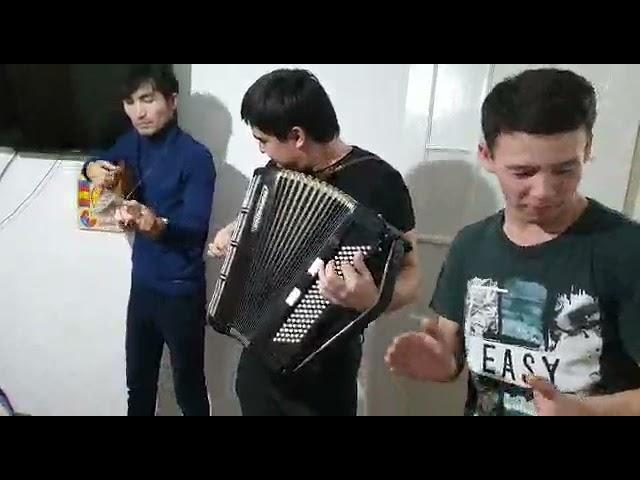 Баян-домбыра, авторлардың орындауында "Табылды көкем" әні. Әл-Фараби & Үкітай