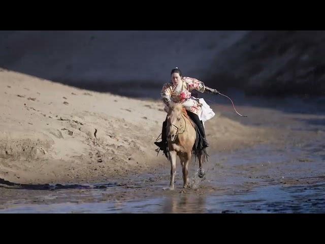 内蒙古骑马 Riding Horses in Inner Mongolia