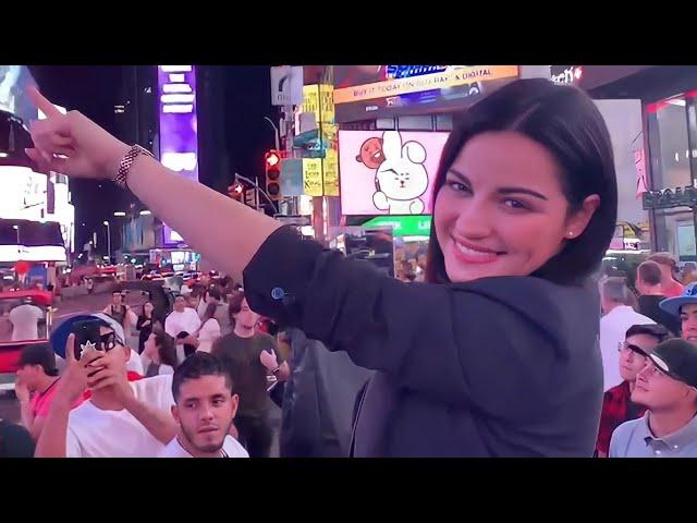 Maite Perroni na Times Square (13.08.22)