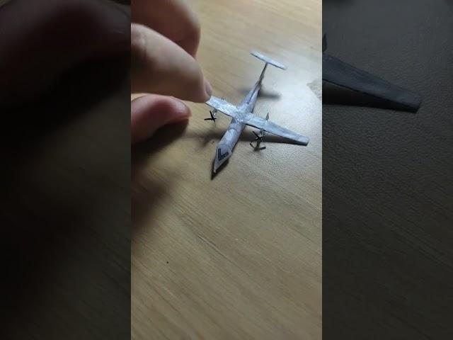 dash 8 Q300 model 1:400