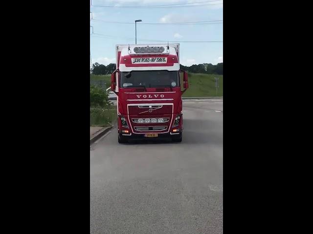 Volvo FH16-750 JP. VIS & ZN. 25 METER road train.