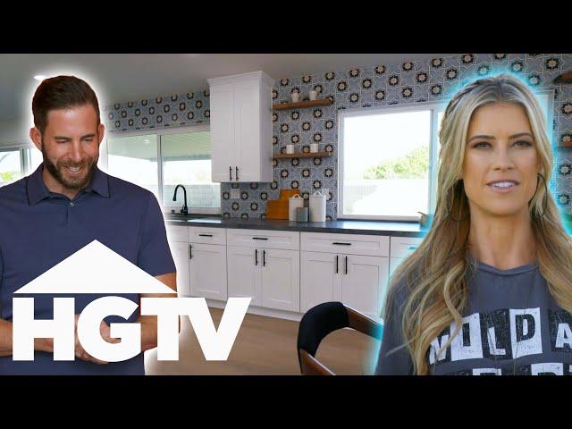 Christina Impresses Tarek With Trendy Design Choices | Flip Or Flop