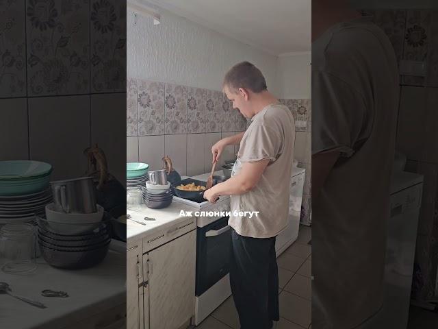 Санька успешно совмещает и труд и юмор
