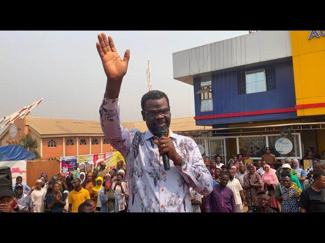 ORIYOMI HAMZAT IN TEARS AS HE ADDRESS CROWD IN HIS OFFICE AFTER GAINING FREEDOM FROM PRISON