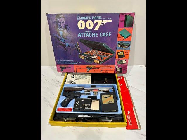 007 Attaché case with secret weapons, decoders & passports !