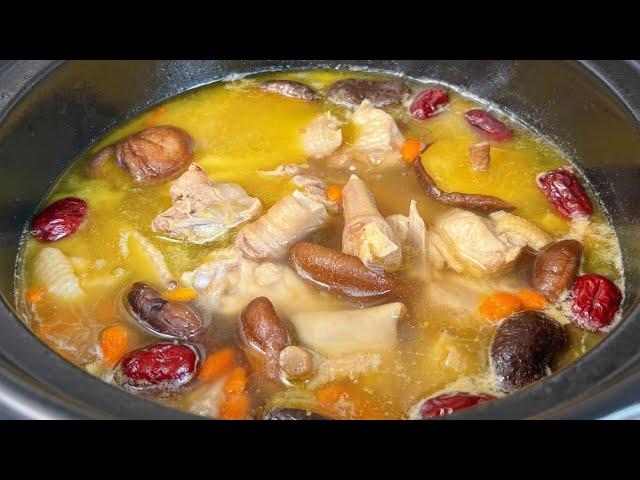 How to stew chicken soup to taste good What ingredients are delicious in chicken soup   ！。