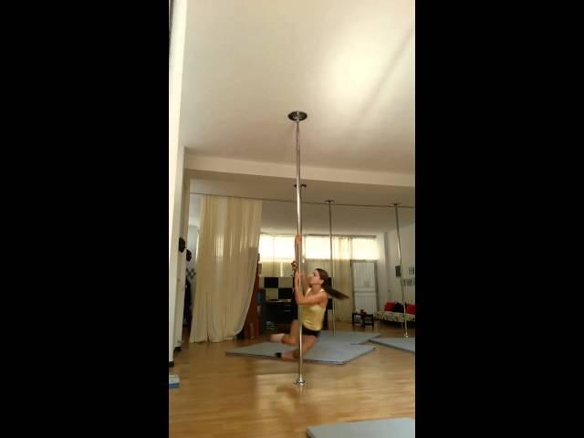 Pole Combo: Flying Reverse Grab , Inverted V , Gemini , Handspring