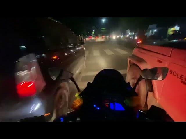 Rs200 Close Call | RS200 Street Race | Rs200 Full RPM Traffic Filter