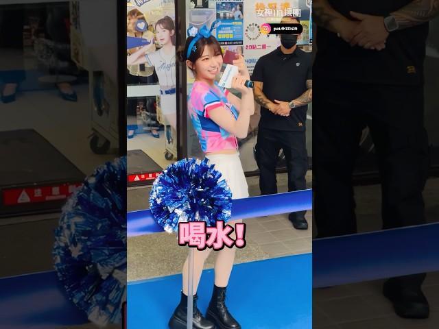 李珠珢繞台語萌翻全場一日店長出現全家啦！全家限定店超人氣應援女神