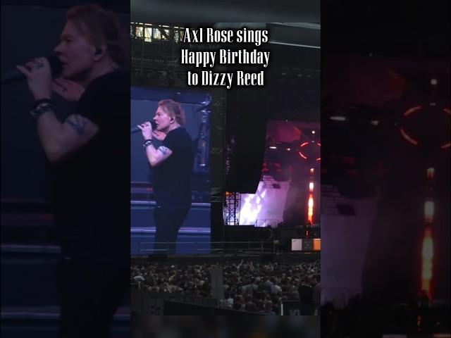 Axl Rose sings Happy Birthday to Dizzy (Düsseldorf 2025) #gunsnroses #axlrose #slash #fyp #short