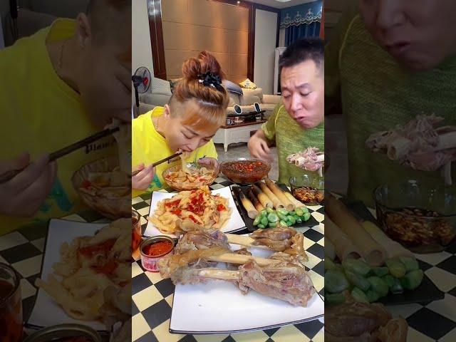 这个家伙就是个肉食主义者#eating show#eating challenge#husband and wife eating food#eating#mukbang #asmr eating