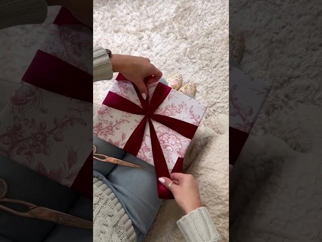 How to tie a beautiful bow #wrappingpresents #gift #giftwrapping