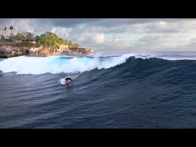 Surfing Mahana Point - Nusa Ceningan, Indonesia