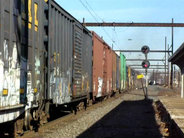 Eastbound CSX Q418 With UP 9026 at TRENT