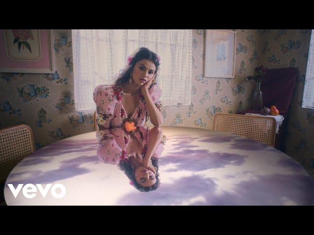 Selena Gomez - De Una Vez (Official Video)