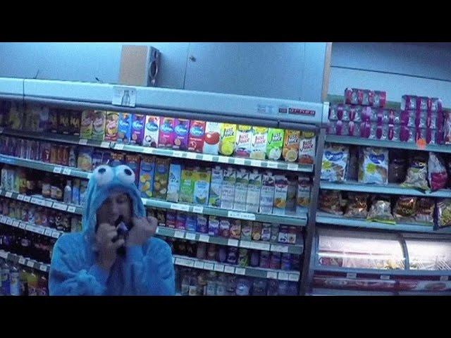 Cookie Monster goes mental in a cornershop - World of Neg