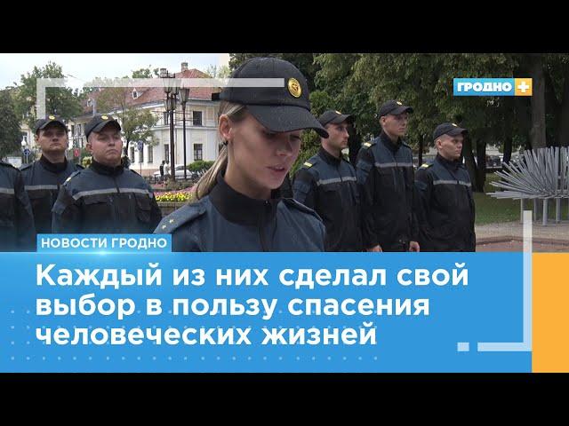 11 бойцов МЧС присягнули на верность в свой профессиональный праздник