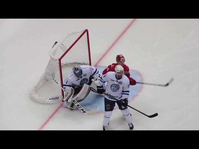 Goaltender Jhonas Enroth in action during the Spartak Moscow-Dynamo Minsk hockey game