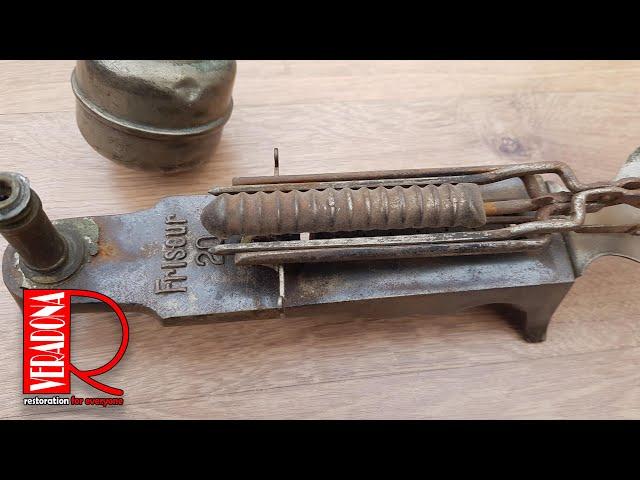 Old rusty curling iron - Restoration