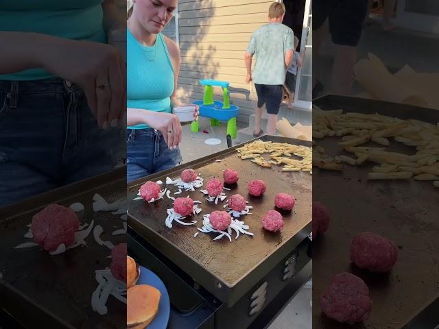 Total fail ‍️ #blackstonegriddle #blackstone #fail #smashburgers #familydinner #mom #momlife