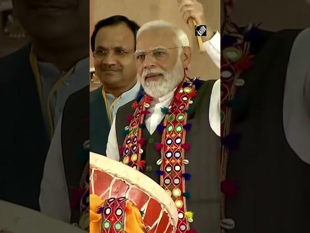 Karnataka: PM Modi plays drums during title deeds distribution ceremony in Kalaburagi