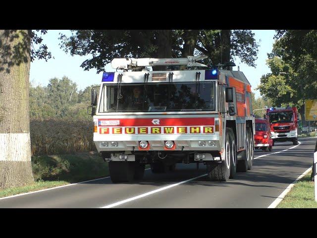 [Ehemaliges Frankfurter Simba FLF] Begleitung Flugplatzfeuerwehr Neuhardenberg zur Jubiläumsparade