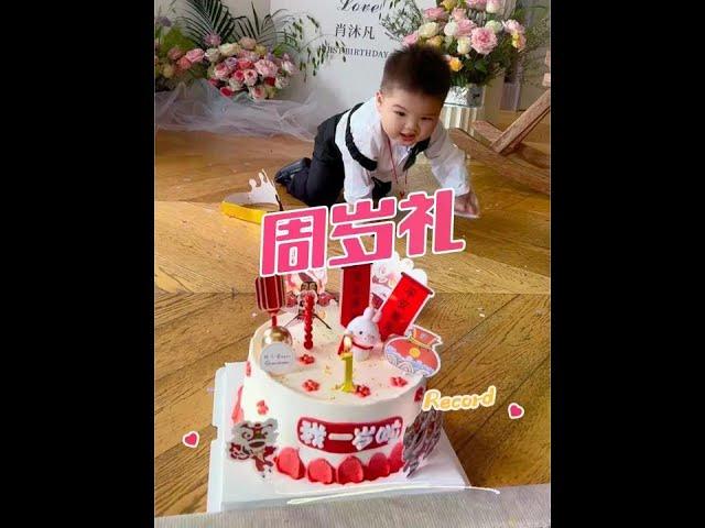 Celebrate your first birthday in life  Eat the first cake in your life  I wish your future life