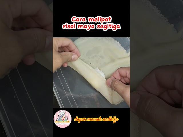 Cara melipat risol mayo bentuk segitiga