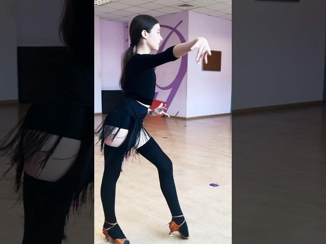 Rumba walk. Света. Работаем над маятником и спиной  #dance #rumba #rumbawalk