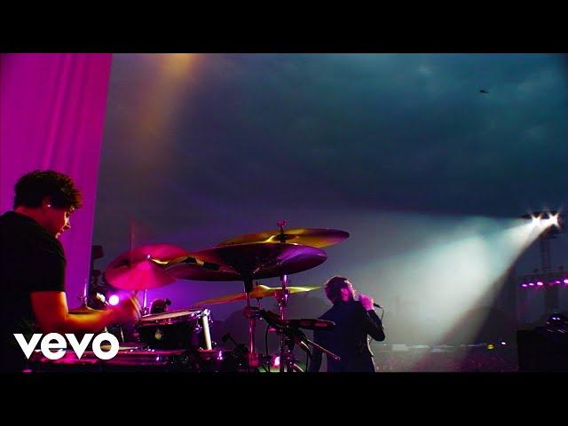 Kasabian - Underdog (live in leicester)