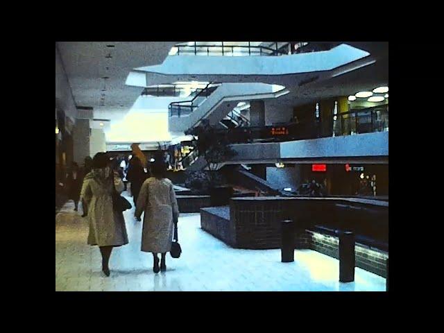 [super8] 1980s Woodfield Mall - Schaumburg, Illinois USA