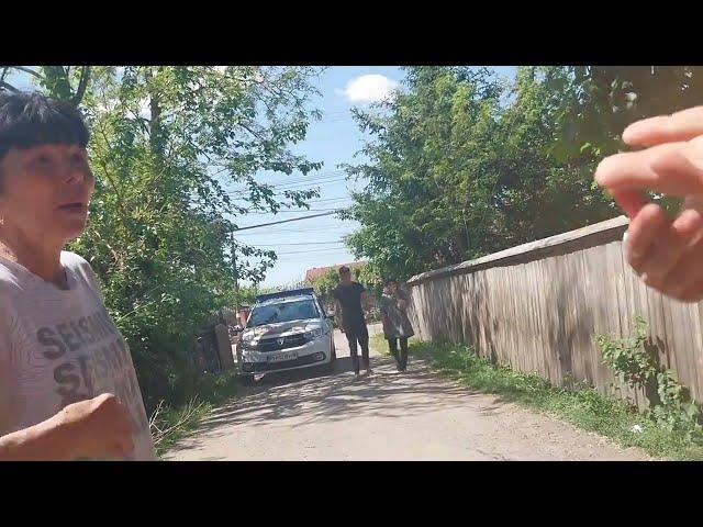 Le dai mâncare și îmbrăcăminte, apoi te atacă. Polițist Local sună l 112 să ceară sprijin