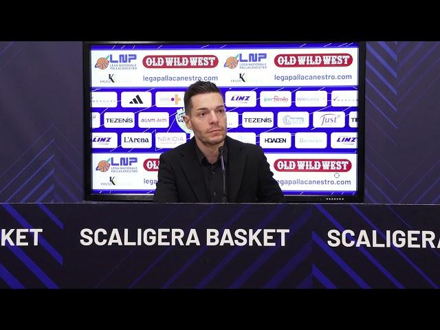 Coach Rossi al termine di Tezenis Verona - Real Sebastiani Rieti (69-47)