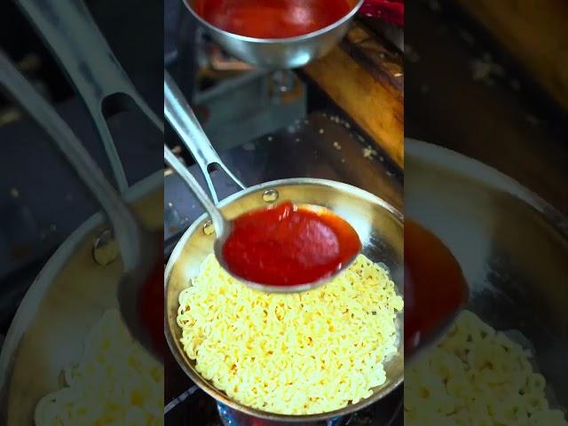 老板说贵有贵的道理 #猪扒面 #在路边摊感受人间烟火#noodles #delicious #streetfood #cooking #ramen