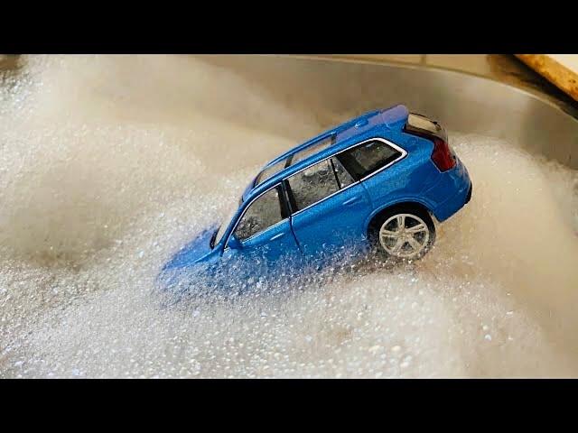 Various Cars Sinking in Foam and getting washed - Olika Bilar Sjunker ner i skumbad