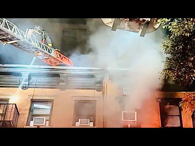 {EARLY ARRIVAL}~FDNY BOX 0765~FDNY BATTLING A 10-75 FIRE ON 9TH AVENUE IN MANHATTAN, NEW YORK CITY.