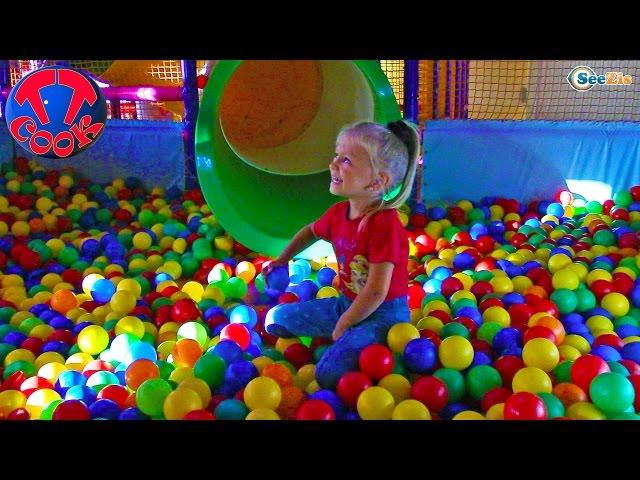 VLOG Ярослава в Развлекательном Центре Игровая Детская Комната Amusement Center Kids Playroom