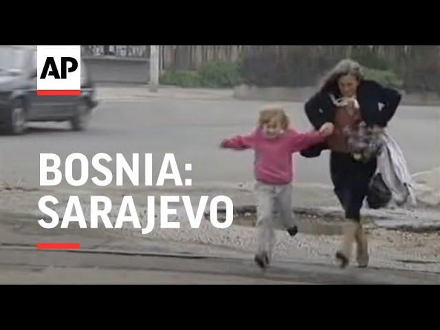 BOSNIA: SARAJEVO: SERB SNIPERS WOUND 8 PEOPLE