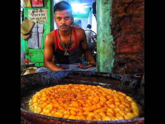 The Biggest Jaleba Aka Jalebi In Varanasi India // Indian Street Food // A Record Breaking Jaleba