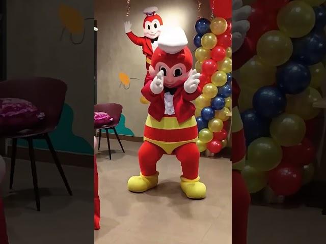 ang cute sumayaw ni jollibee #jollibeekidsparty #jollibee