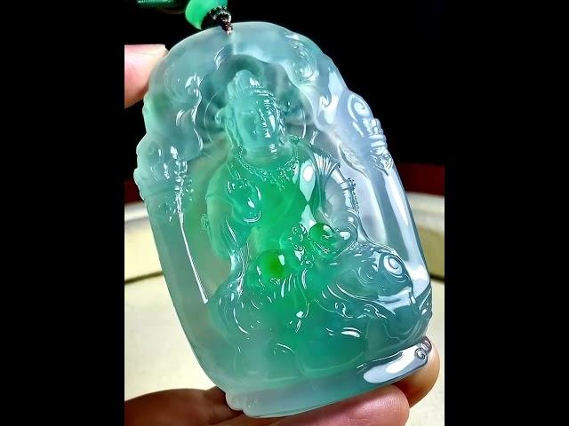 翡翠吊墜丨冰玻種飄綠花觀音 又大又厚。#翡翠#jade#翡翠吊墜#翡翠掛件 ​​​#翡翠雕刻