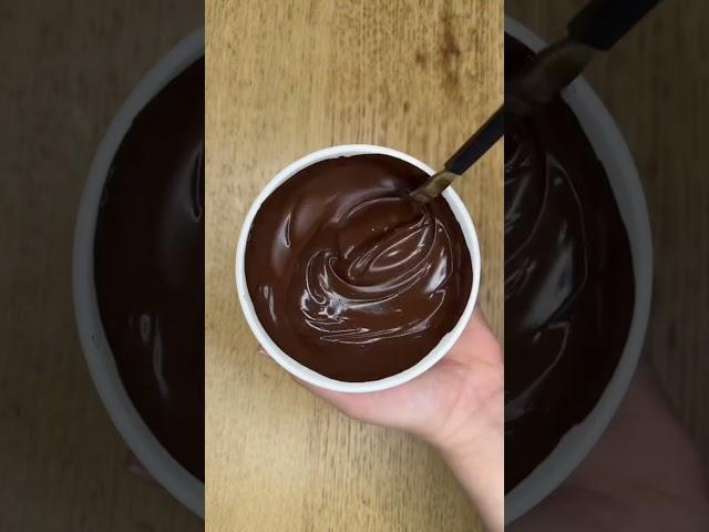 Un FONDANT au chocolat avec SEULEMENT 2 INGRÉDIENTS 